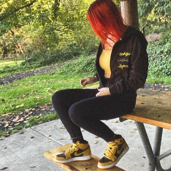 Meet your Posher, Jin Nicole 🥰🥰💕💕 - Picture 3 of 3